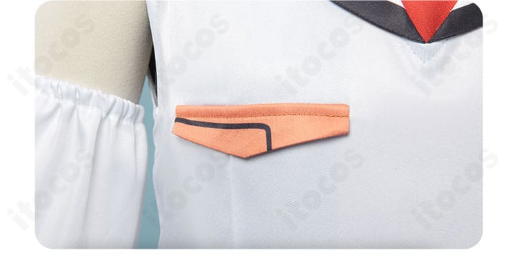 胸元装飾のアップ。胸元のライン配置とステッチが見えるアイラ制服コスのディテール。