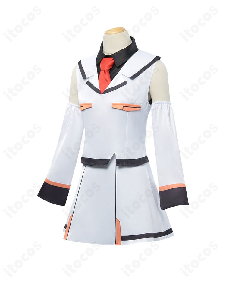 側面ビュー。ウエストラインとスカートのシルエットがわかるアイラ制服コスの横姿。