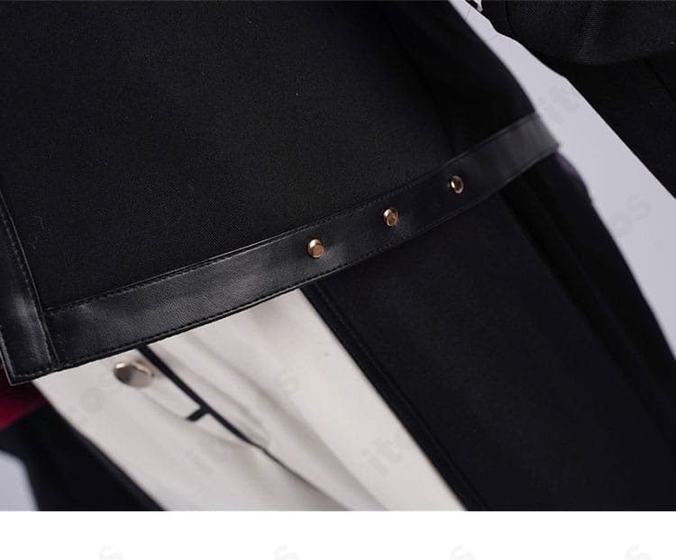 コート裾（裾周り）の装飾ディテール。ヘムラインのパターンと装飾の仕上げを拡大表示。