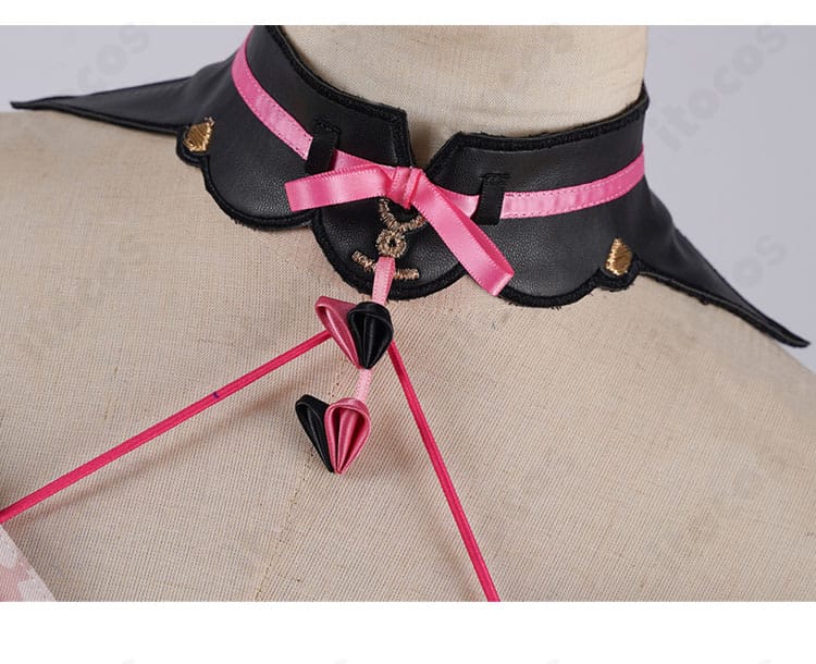 ラオーラ・パンテーラ正月衣装の首飾りディテール。精巧なモチーフと質感の再現