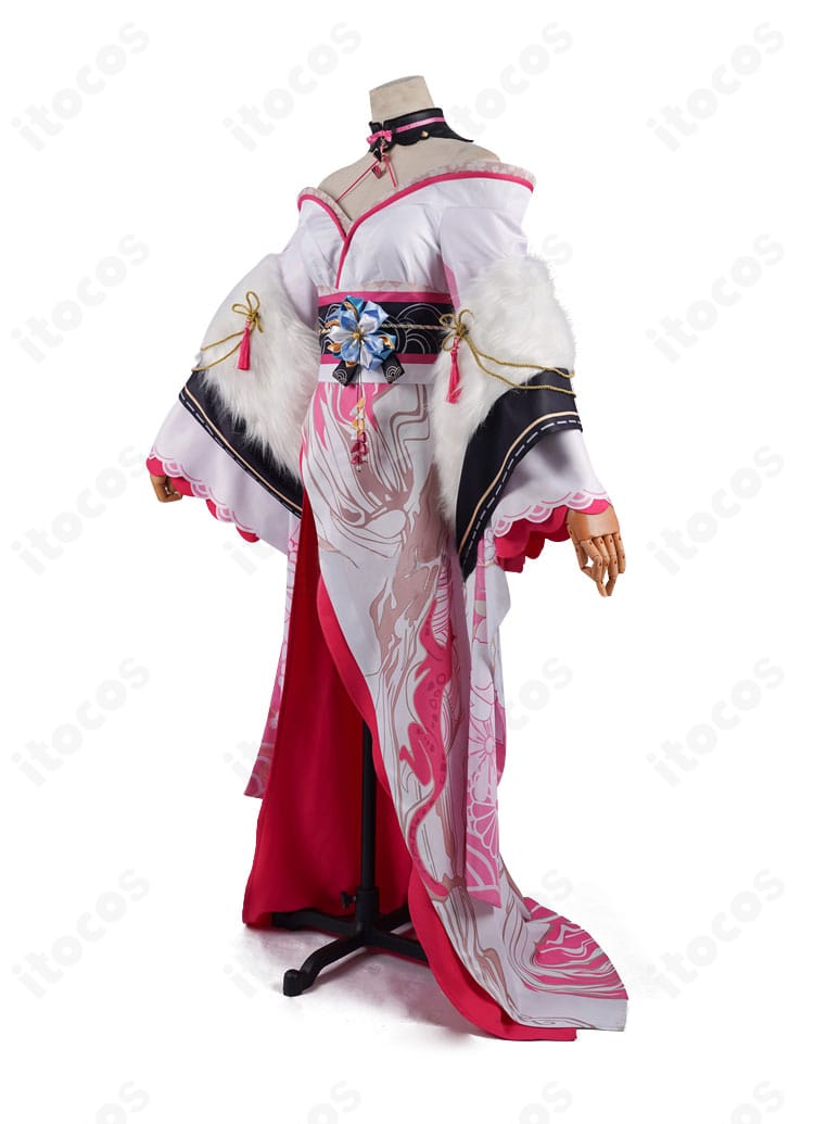 ラオーラ・パンテーラ正月衣装コスプレの側面。袖のボリュームと腰回りのラインを示すディテール