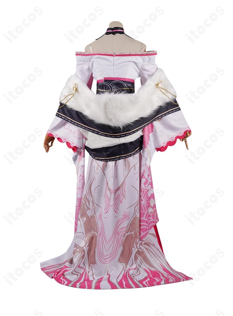 ラオーラ・パンテーラ正月衣装コスプレの背面。背中から裾にかけての装飾配置とバランス