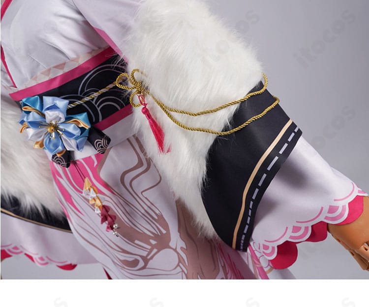 コスプレ衣装の袖装飾ディテール。袖口の意匠と縁取りの表現力