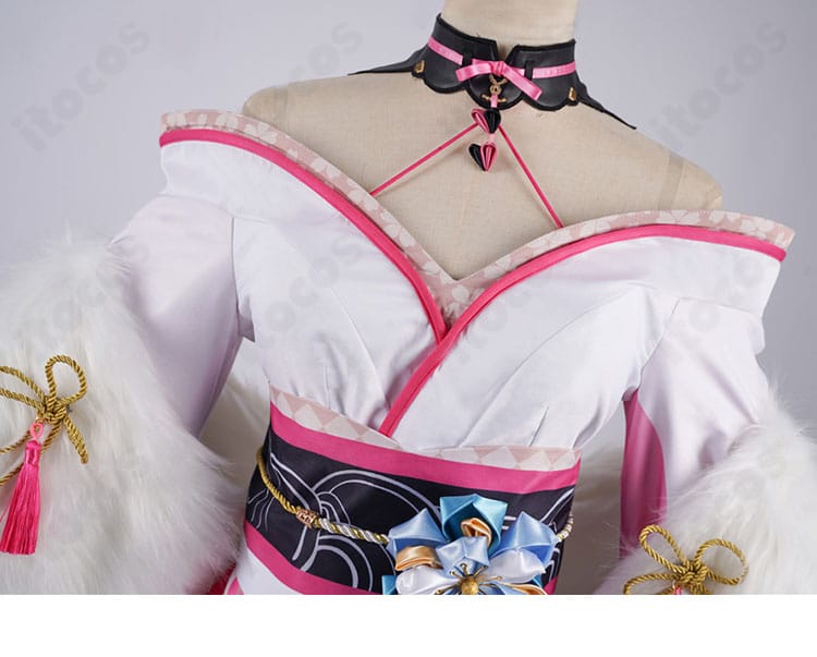 正月衣装コスプレの襟元装飾ディテール。和風の意匠で上品な仕上がり