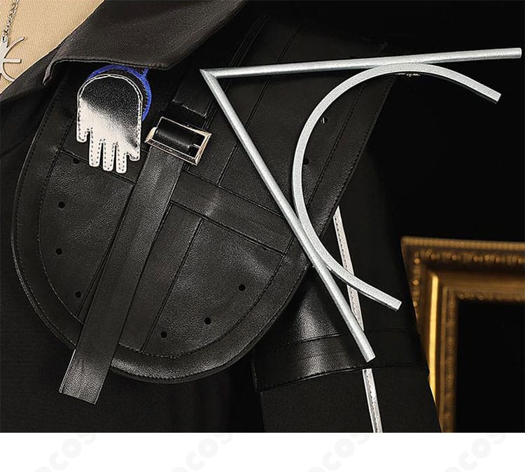 アークナイツ ソーンズ 引星コスプレ衣装の左肩装飾アップ。非対称デザインのバランスを忠実に表現。