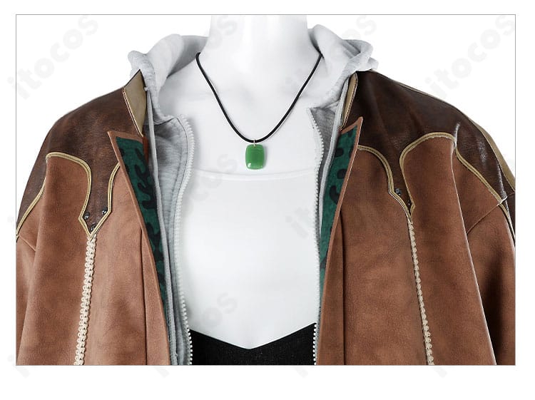 玉飾り（玉佩）とネックレスの接写。アクセサリーの配置と質感表現