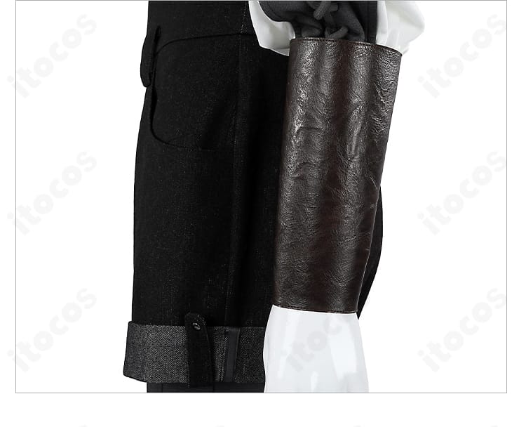 インナーシャツ袖口のディテール。カフとボタンの意匠