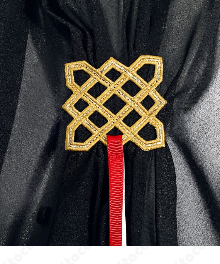 ラケラマリンの頭巾ディテール。フード形状と縁飾りの特徴的なデザインを示す。