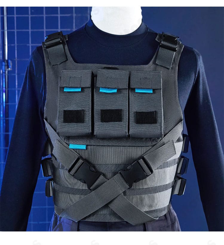 Raidiain マスターバージョンの装飾ディテール。胸飾り・背飾りなど象徴的パーツの質感と造形をクローズアップ。