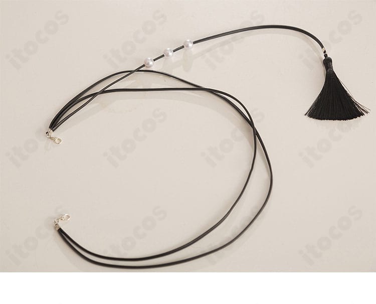 アークナイツ ルーメン衣装の胸元アクセサリー。チェーンの流れと留め具構造の詳細