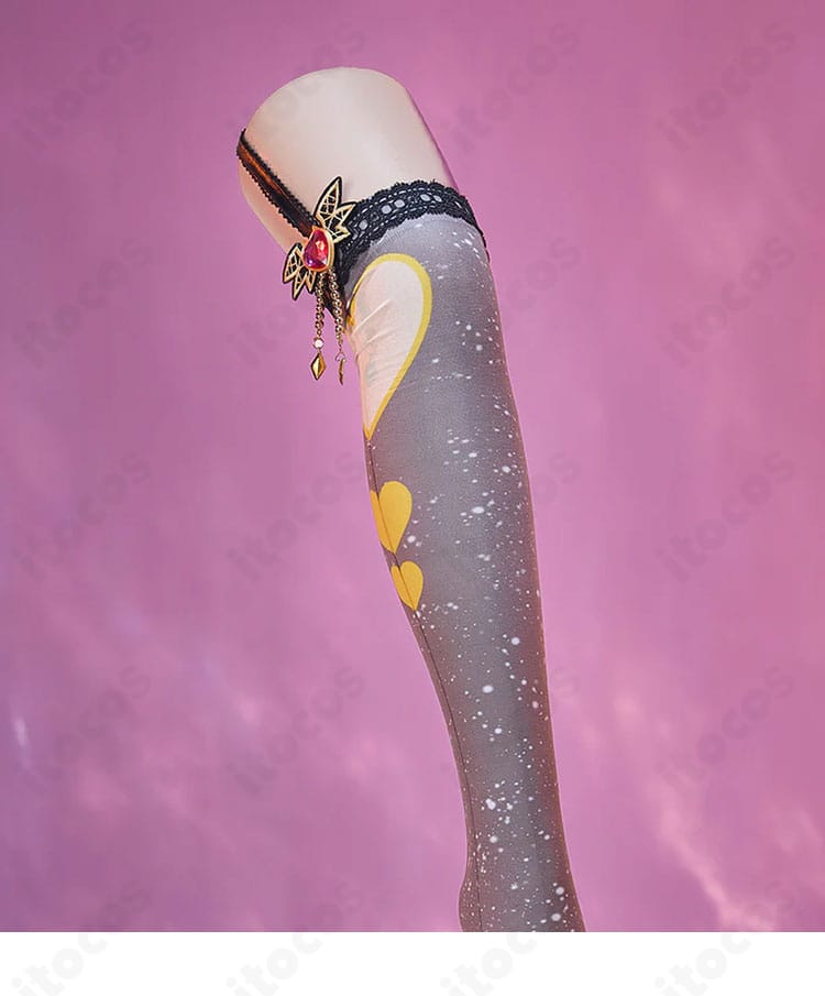 太もも飾りのデザインと留め具構造の詳細（津島善子 小悪魔編）