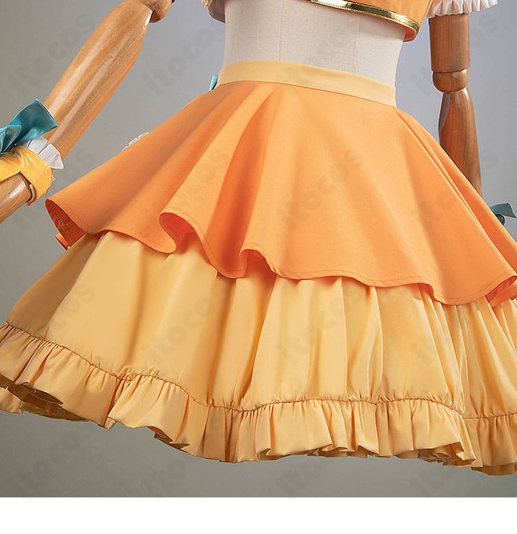 スカート背面のデザイン。後ろ姿のバランスと装飾の配置が分かる画像