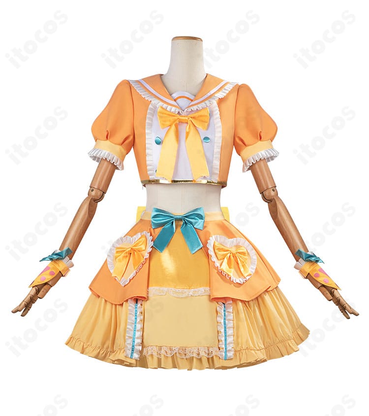 星川サラ だいしきゅーだいしゅき MV衣装の正面ディテール。トップスとスカートの造形と色分けが分かる画像