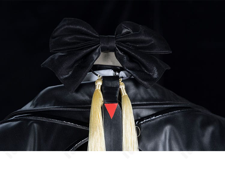 首後ろの装飾ディテール。チョーカーと後ろ姿のポイントが分かるデザイン