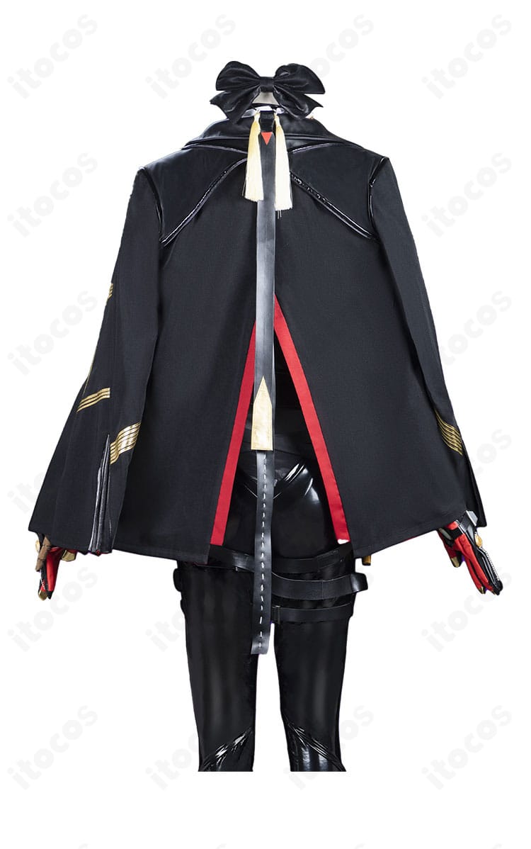 背面全体のシルエット。コートの丈感と背面ライン、腰飾りの位置関係が分かるイヴリン衣装