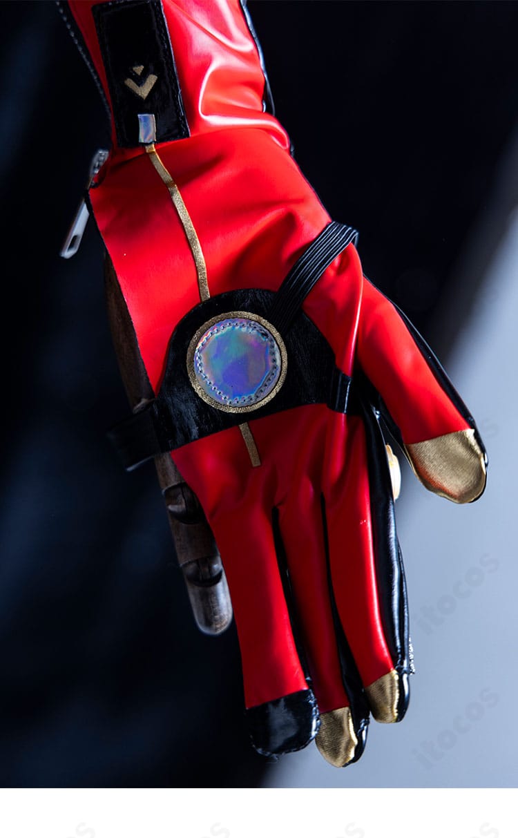 左手の装飾ディテール。手元アクセと袖口の見え方が分かるイヴリン・シェヴァリエ衣装