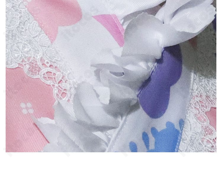 天宮こころ 和装コスプレの斜襟ディテール。刺繍とアクセントの意匠を強調。