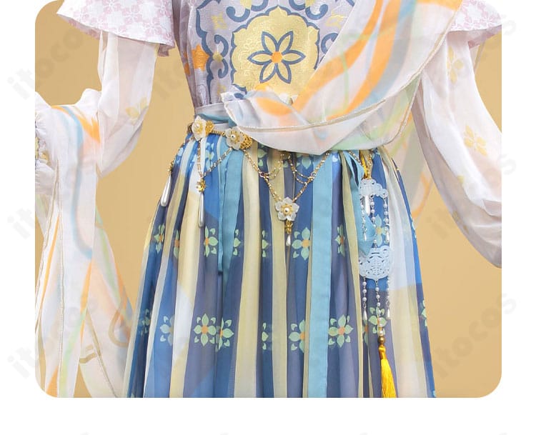 腰飾りクローズアップ。エミリー・ダイアー 薬司衣装の腰回り装飾と質感の詳細