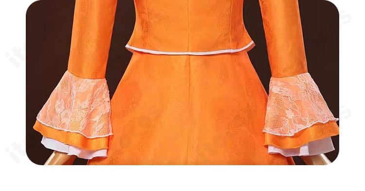 背面装飾のアップ。切り替え線と意匠の細部まで確認できる画像。