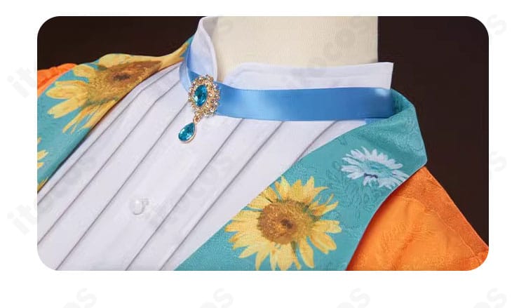 襟元ディテールの近接。刺繍風モチーフと装飾パーツで上品さを演出した首周りの意匠。