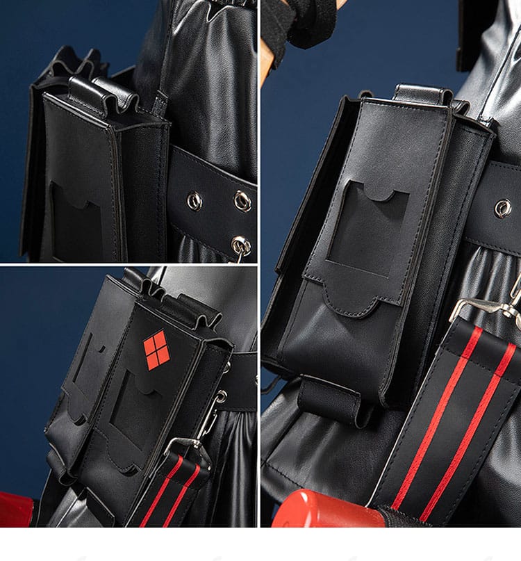 腰左側の装飾アップ。アクセサリーの取り付け位置と意匠のバランス。