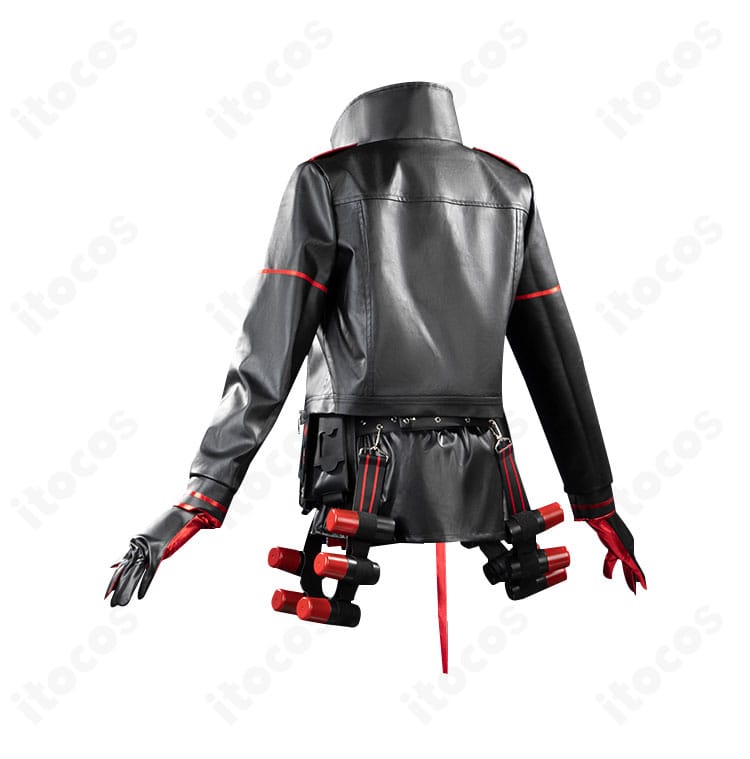 ラピ コスプレ衣装の背面。フード付きコートのシルエットと背面装飾の配置を確認できる写真。