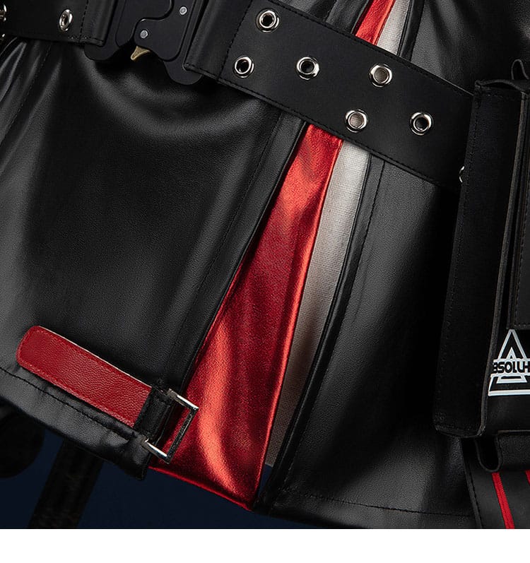 スカート装飾のディテール。重なりと縁の処理で立体感を出した仕上がり。