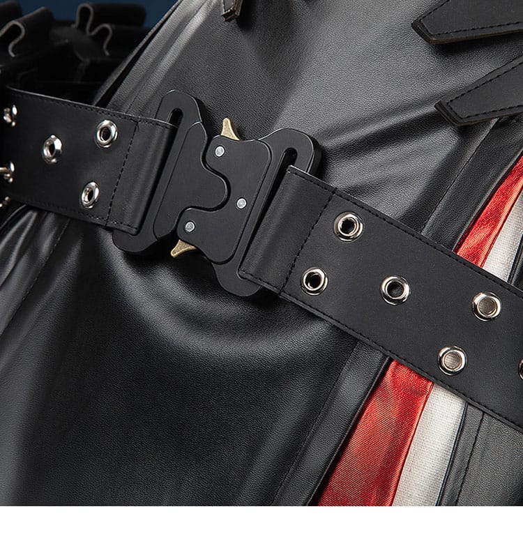 衣装背面の結び目ディテール。シルエットの仕上げに効くリボンの形状を確認。