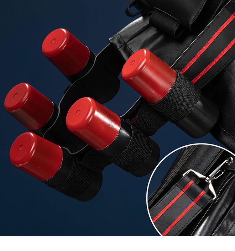 腰部アクセントの近接ショット。レッドフード衣装らしい意匠を強調。