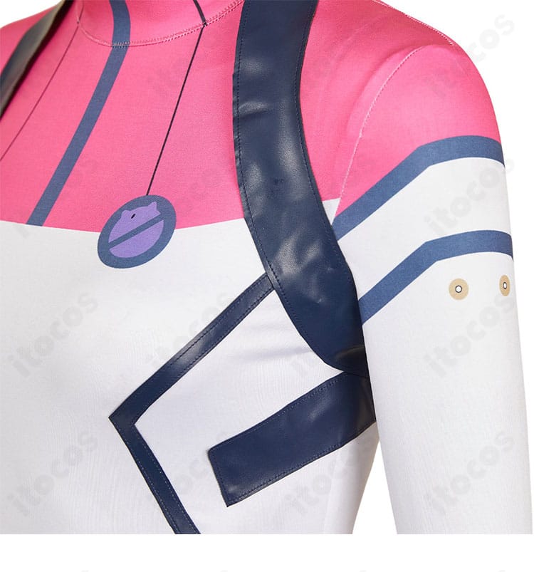 肩・袖ディテール拡大。アマテ・ユズリハ衣装の刺繍ラインと切替の精密さをクローズアップ。