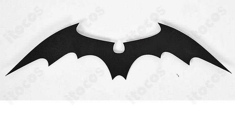 悪魔ルナティック 背中のクロスチェーン装飾を拡大。ダークな世界観を強調するアクセサリー