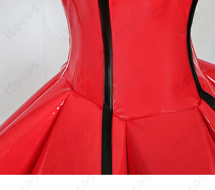 ほしな歌唄 コスプレの腰周りチェーンとクロス装飾。視線を集めるアクセントパーツをクローズアップ