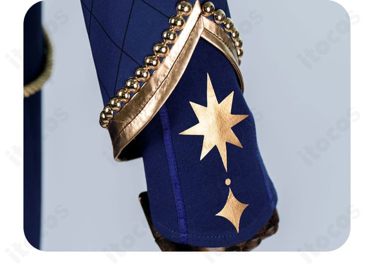 青葉つむぎ コスプレ衣装の袖口ディテール。金糸風ステッチとボタンの質感が高級感を演出。