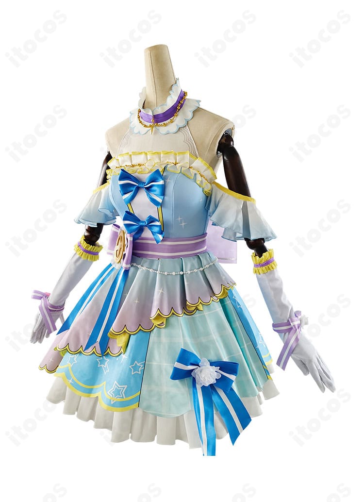 スクフェス 絢瀬絵里 カウントダウンライブ編コスプレ 側面。腕飾りや腰飾りのラインが際立つ美しいシルエット