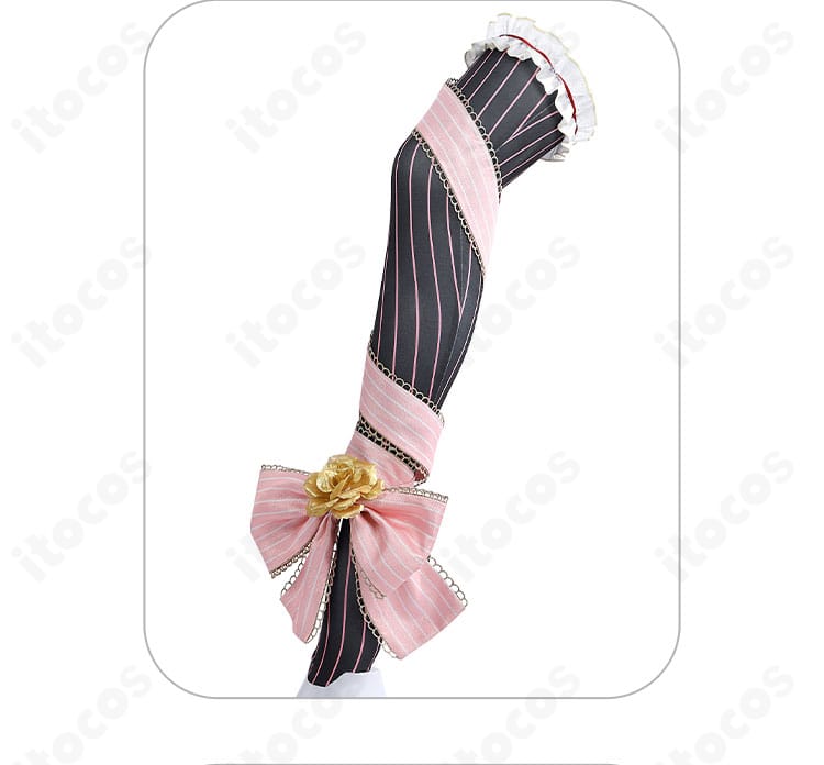 服装左腿装飾のディテール｜左太もも飾りのモチーフ形状と留め方の詳細