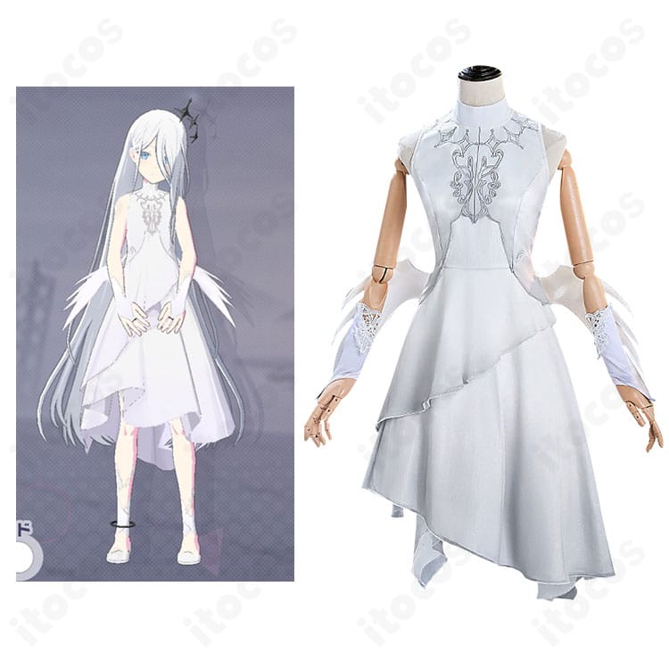 正面から見た宵崎奏のホワイトドレス＆翼コスプレ衣装。キャラクターイメージとの合成で全体の再現度が分かる写真。