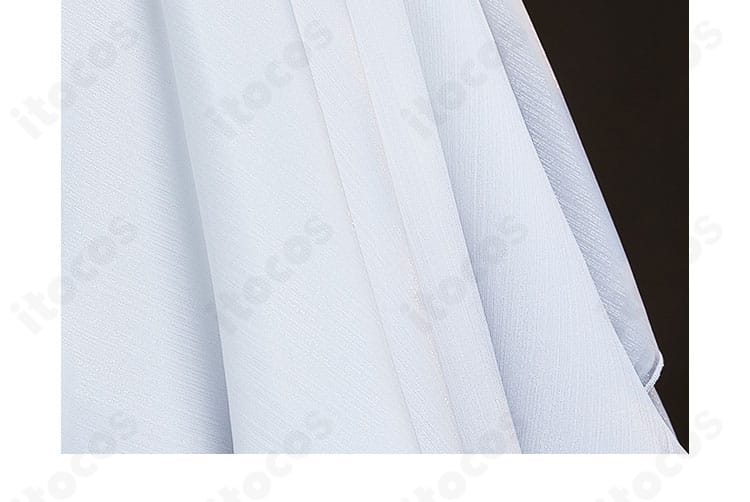 スカート裾の装飾ディテール。フリルと縁取りのデザインが美しく見えるクローズアップ。