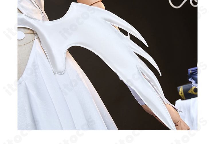 衣装背面の装飾ディテールに焦点を当てた画像。後ろ姿の再現ポイントが確認できる。