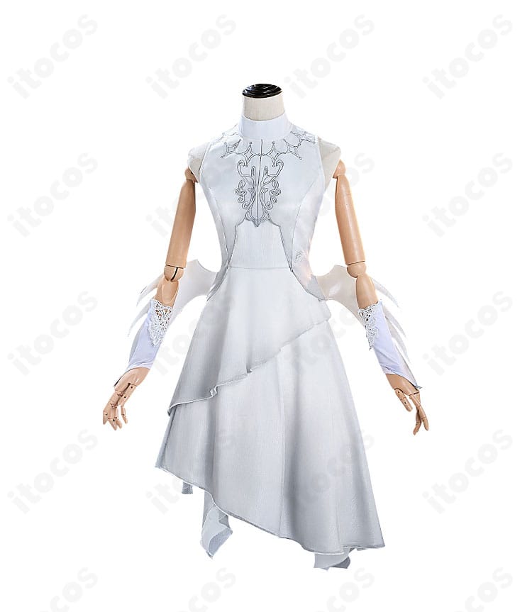 ワンピース前面の装飾と縫製ディテールを捉えた宵崎奏コスプレ衣装のクローズアップ。