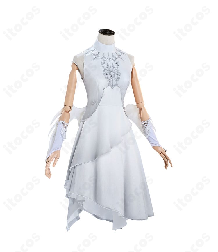 側面から見た宵崎奏コスプレ衣装。ウエストラインとスカートのシルエット、袖の形状が確認できる。