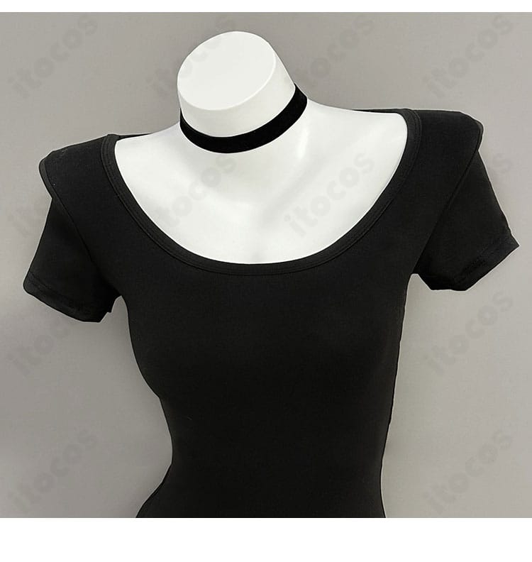 黒ワンピースの襟元ディテール｜弥海砂らしいゴシックな装飾を忠実再現