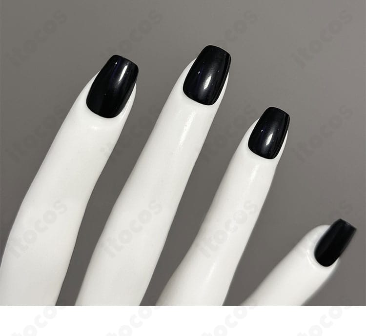 付属ネイルアートの意匠｜指先まで世界観を完結させるデザイン