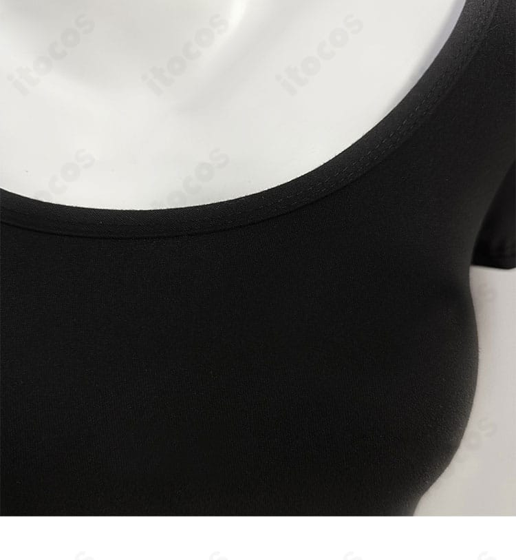 黒ワンピース 衣領の装飾細部｜縁取りと意匠の再現度を確認できるアップ