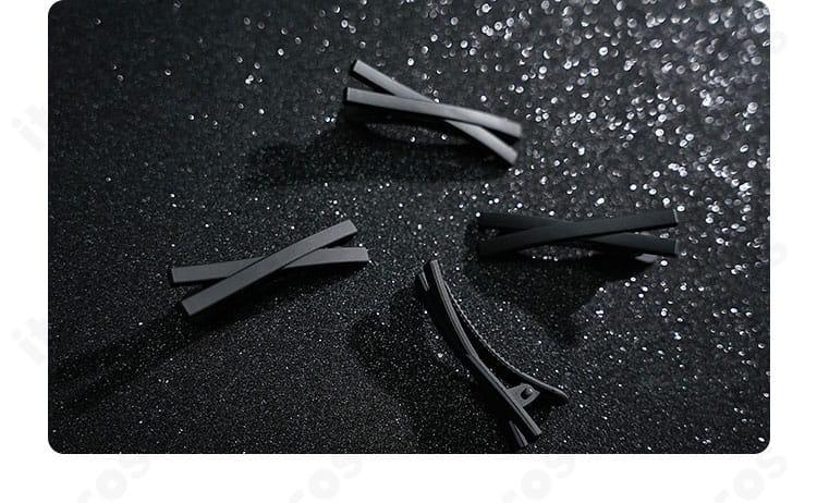 髪飾りパーツの拡大。マリー・ローズらしさを強調するヘアアクセの質感と仕上がり。