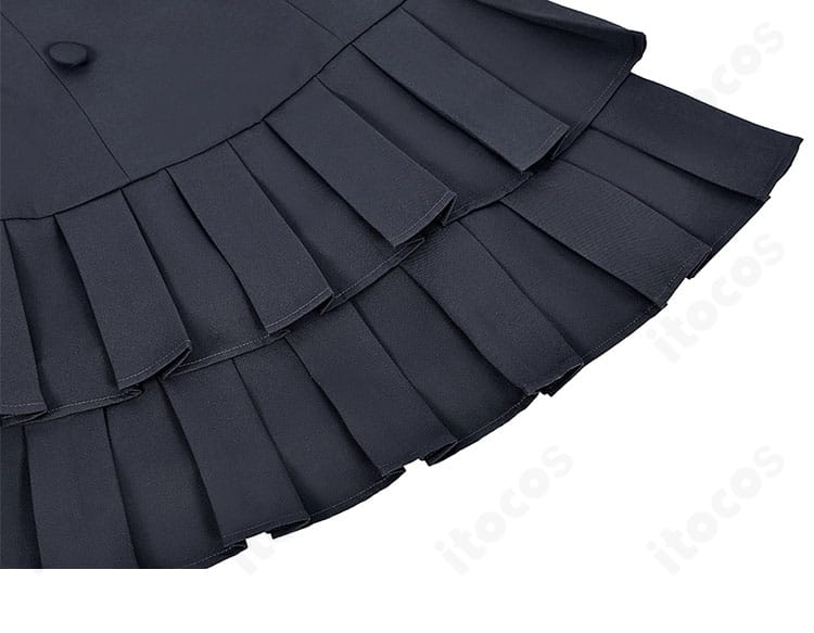 スカート裾の縁取りとステッチ。動きに映える仕上がり