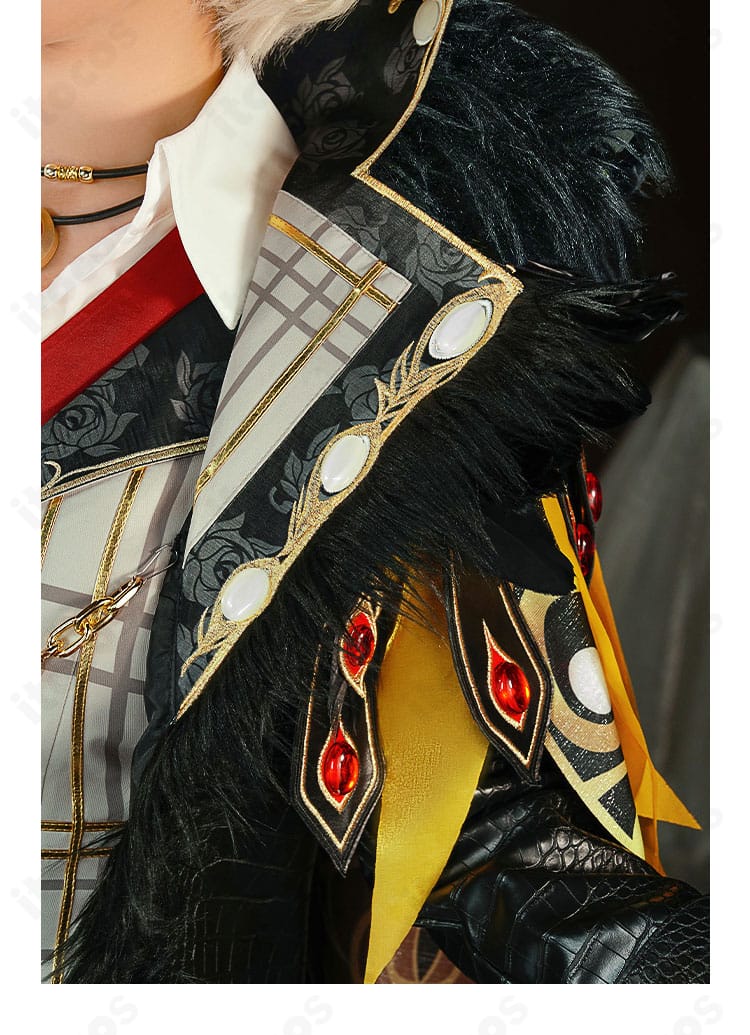 衣領周りの装飾ディテール。上品なトリムと留め具でキャラクターの雰囲気を再現。