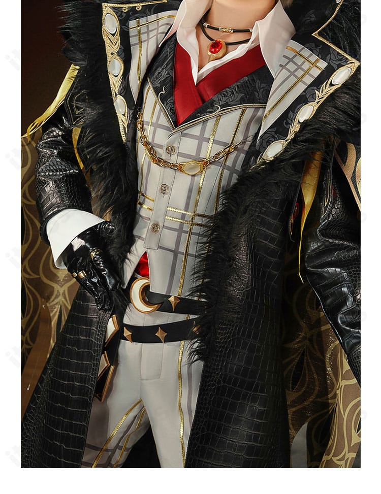 コートとベストの装飾刺繍ディテール。重厚感のある意匠で世界観を強調。