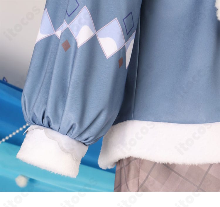 袖口装飾の詳細。ポンポンや縁取りなど細部の仕上がりで完成度を高めたパーツ