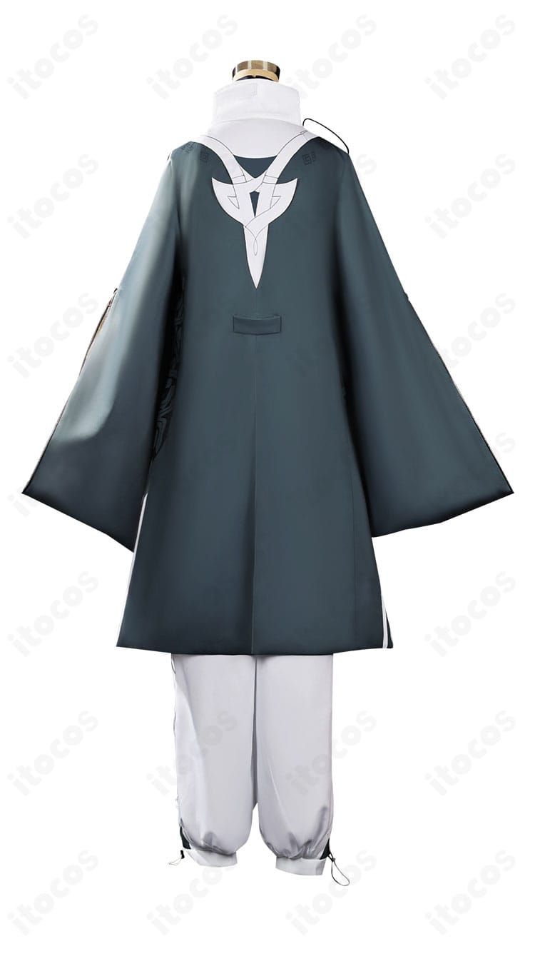 アークナイツ ユウ コスプレ衣装の背面。コートの落ち感と背面アクセの配置を確認できる画像。