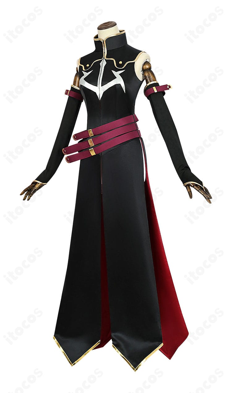 C.C. 黒の騎士団コスプレ衣装の側面。シャープな縦ラインとショートレギンスのバランスが分かる角度の写真。